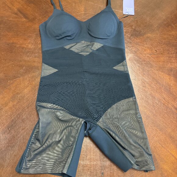 HoneyLove Low Back Bodysuits NEW size L in Sand and Runway Black 2 pack - Picture 11 of 16